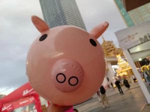 魔法圣诞：一只特别的猪猪气球的故事